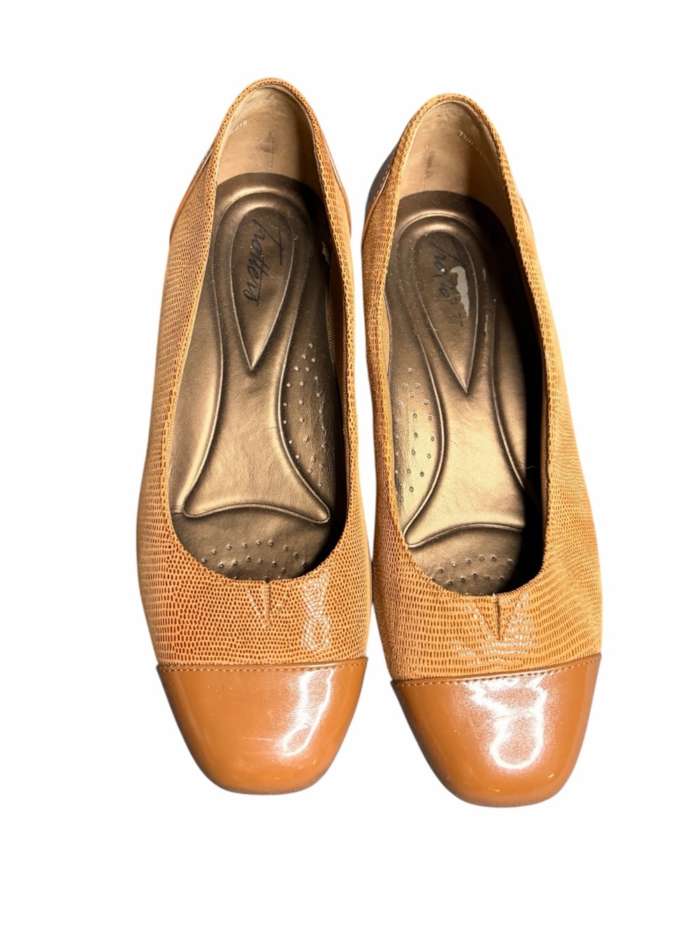 Trotters Two-Tone Tan Ballet Flats